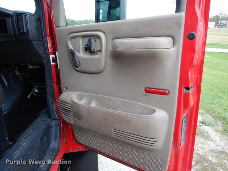 image for item DE8323 2004 Chevrolet C4500 utility truck