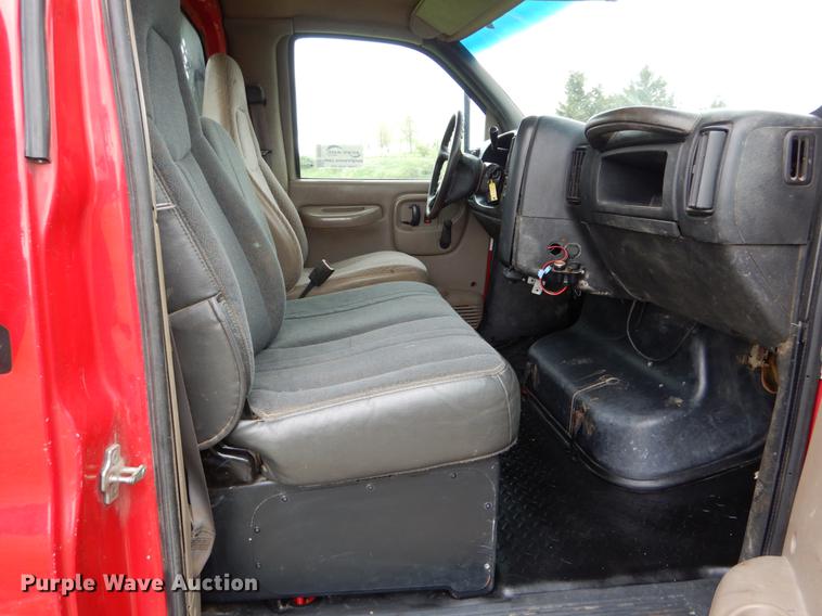 image for item DE8323 2004 Chevrolet C4500 utility truck