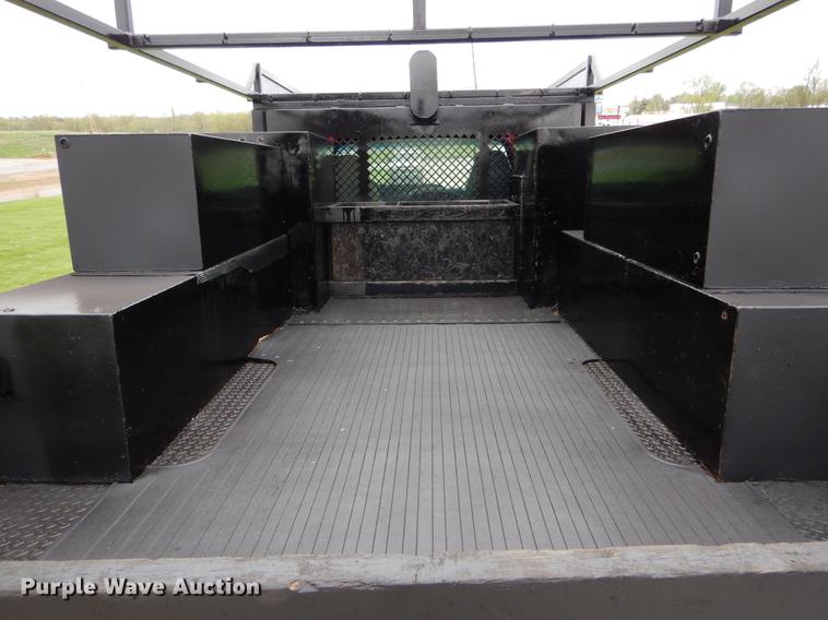 image for item DE8323 2004 Chevrolet C4500 utility truck