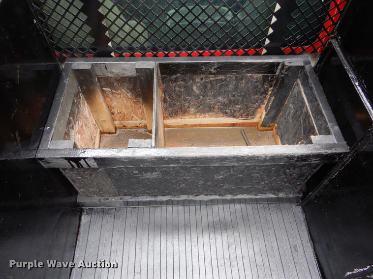 image for item DE8323 2004 Chevrolet C4500 utility truck