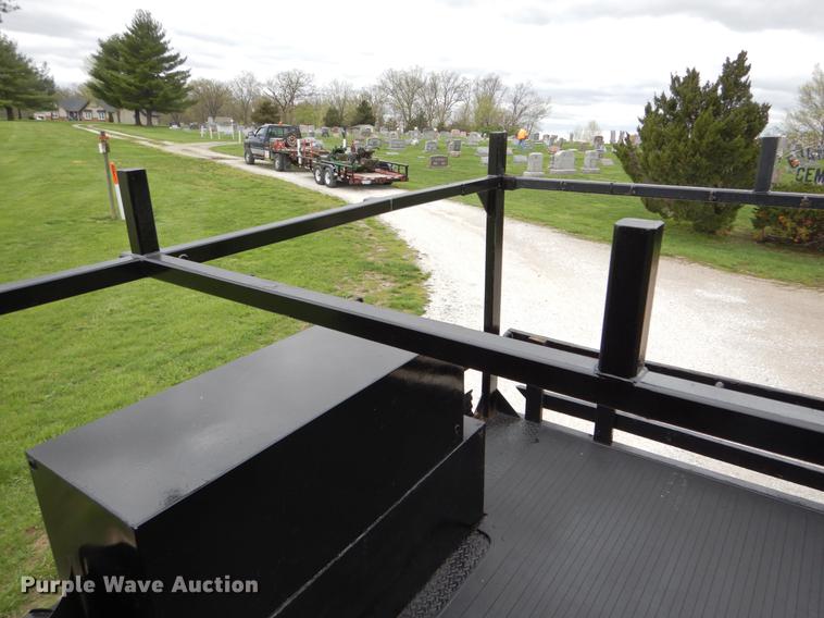 image for item DE8323 2004 Chevrolet C4500 utility truck