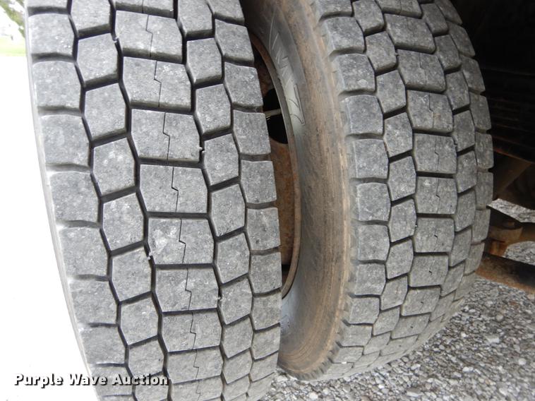 image for item DE8323 2004 Chevrolet C4500 utility truck