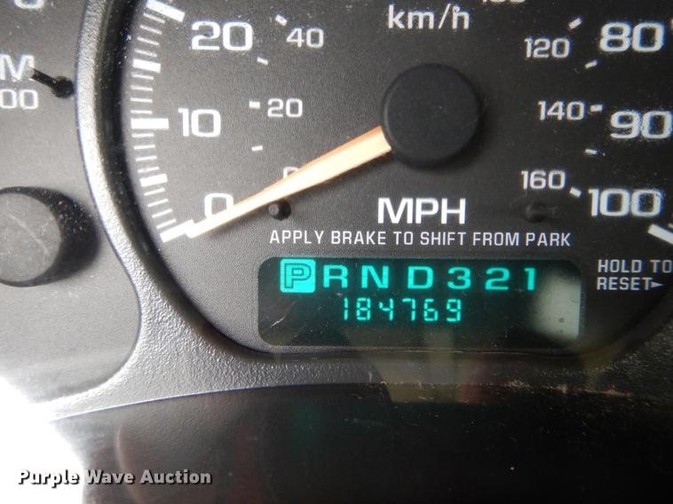 image for item DE8324 2002 Chevrolet Silverado 2500HD utility bed pickup truck