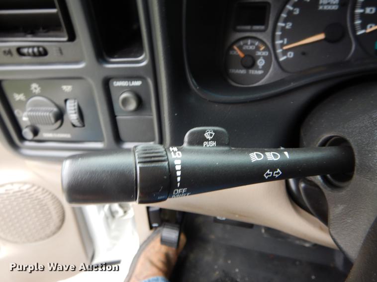 image for item DE8324 2002 Chevrolet Silverado 2500HD utility bed pickup truck