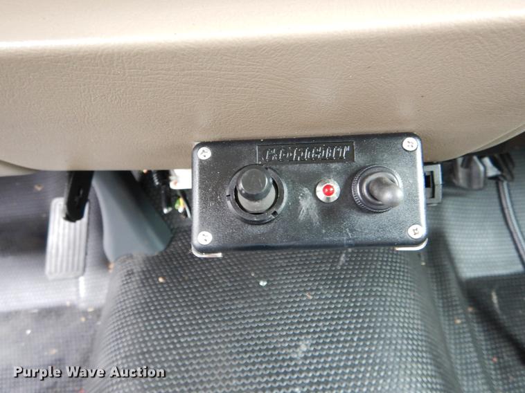 image for item DE8324 2002 Chevrolet Silverado 2500HD utility bed pickup truck