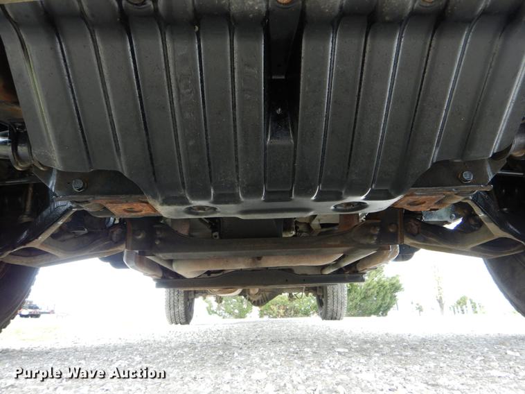 image for item DE8324 2002 Chevrolet Silverado 2500HD utility bed pickup truck