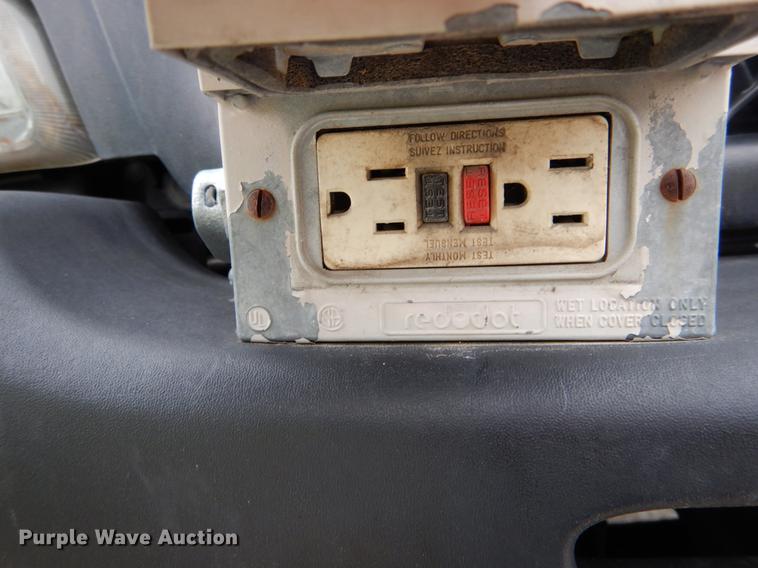 image for item DE8324 2002 Chevrolet Silverado 2500HD utility bed pickup truck