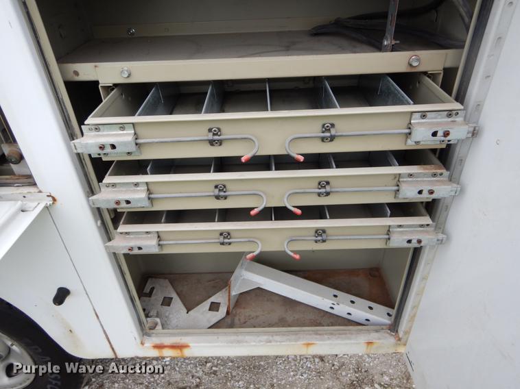 image for item DE8324 2002 Chevrolet Silverado 2500HD utility bed pickup truck