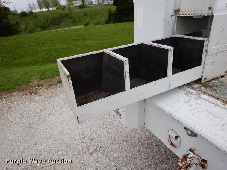 image for item DE8324 2002 Chevrolet Silverado 2500HD utility bed pickup truck