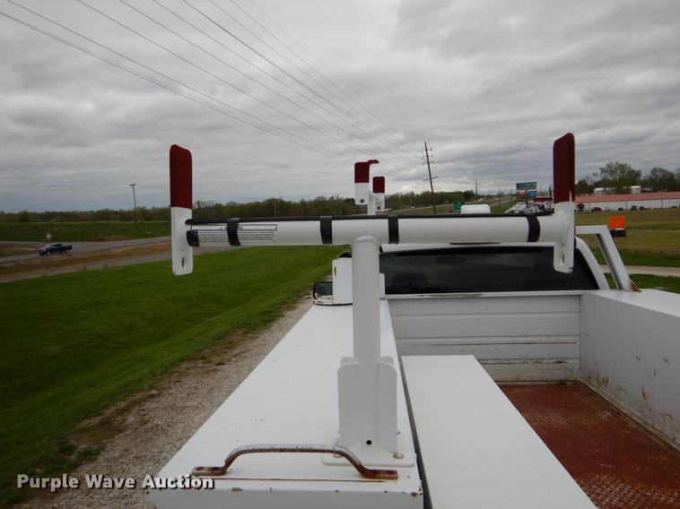 image for item DE8324 2002 Chevrolet Silverado 2500HD utility bed pickup truck