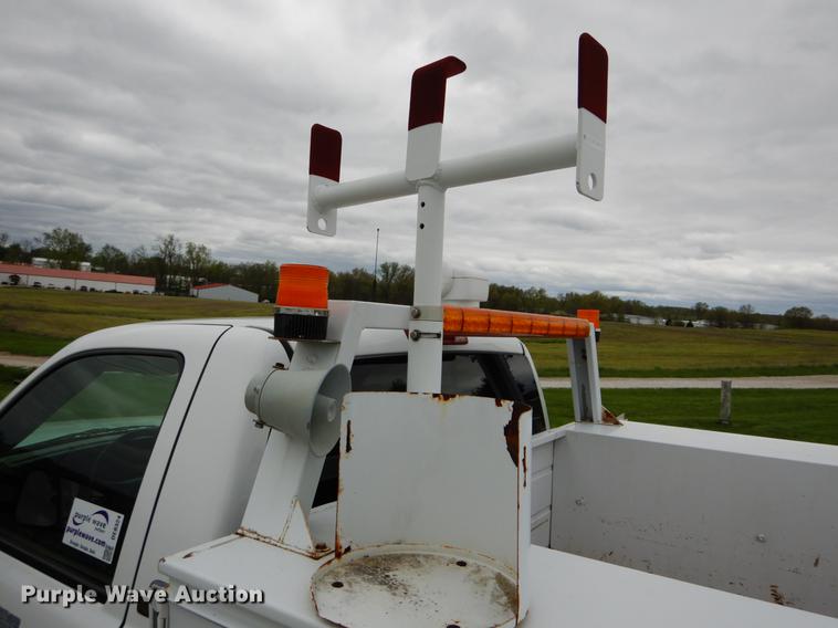 image for item DE8324 2002 Chevrolet Silverado 2500HD utility bed pickup truck