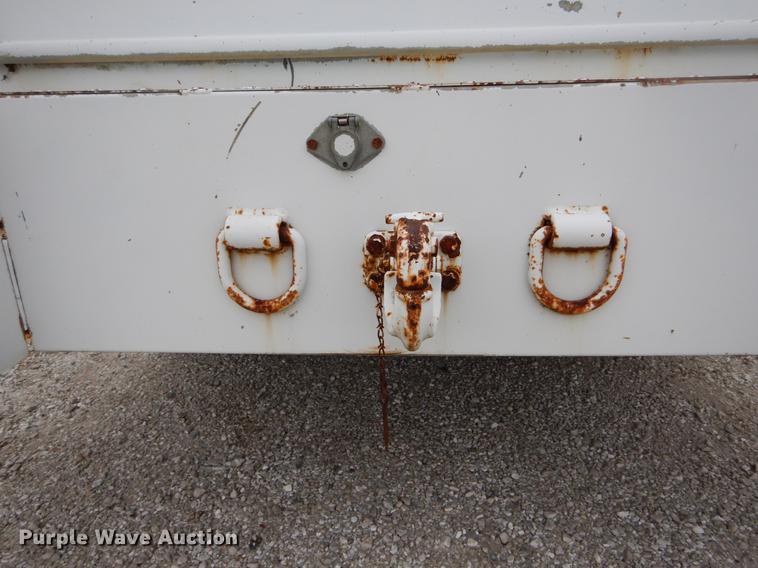 image for item DE8324 2002 Chevrolet Silverado 2500HD utility bed pickup truck