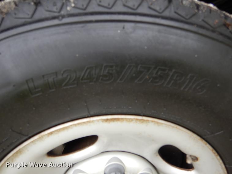 image for item DE8324 2002 Chevrolet Silverado 2500HD utility bed pickup truck