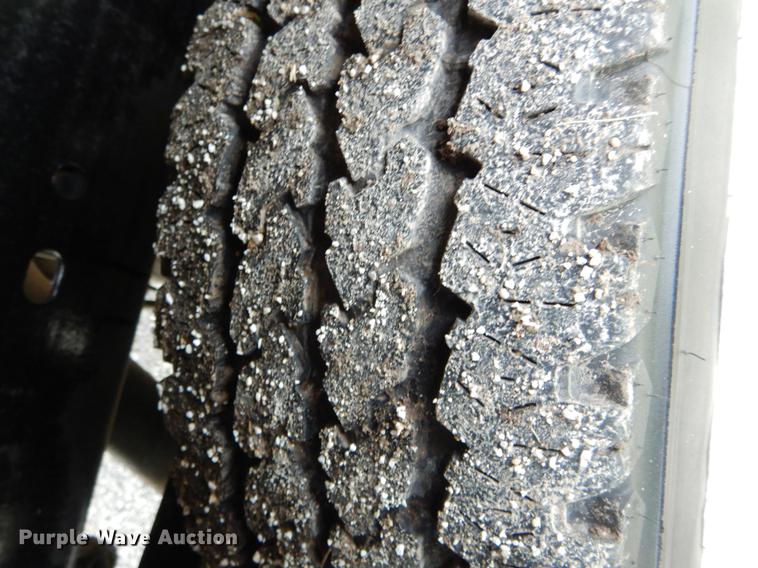 image for item DE8324 2002 Chevrolet Silverado 2500HD utility bed pickup truck