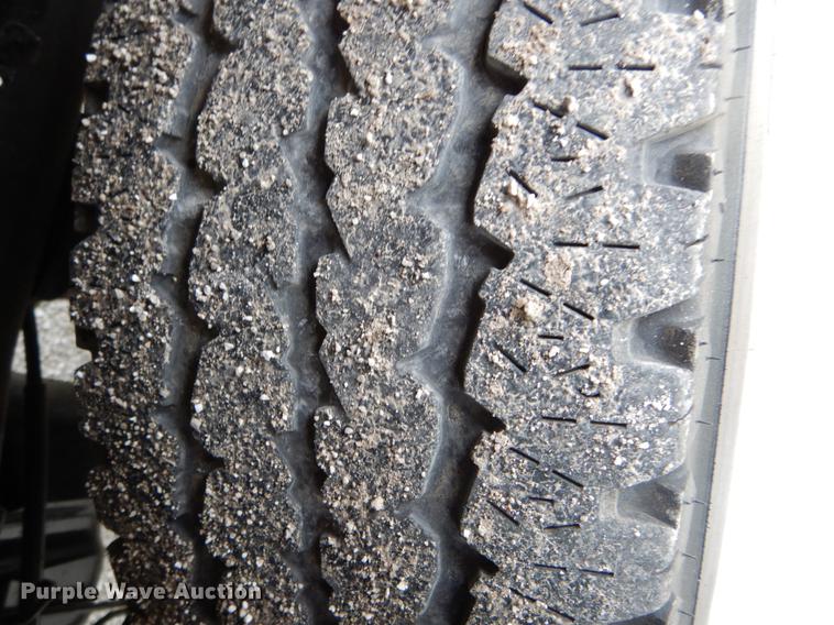 image for item DE8324 2002 Chevrolet Silverado 2500HD utility bed pickup truck