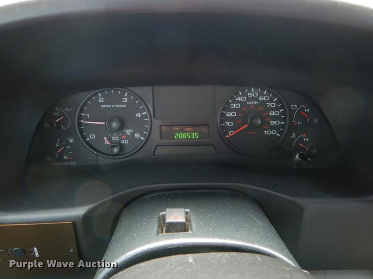 image for item DE8328 2006 Ford F350 Super Duty XL utility bed pickup truck