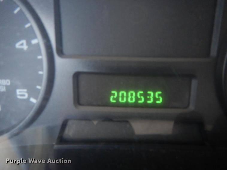 image for item DE8328 2006 Ford F350 Super Duty XL utility bed pickup truck