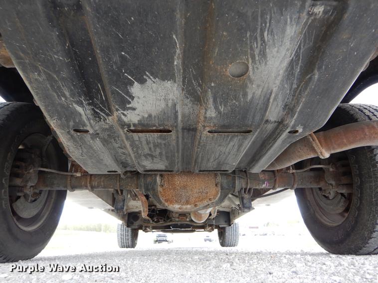 image for item DE8328 2006 Ford F350 Super Duty XL utility bed pickup truck