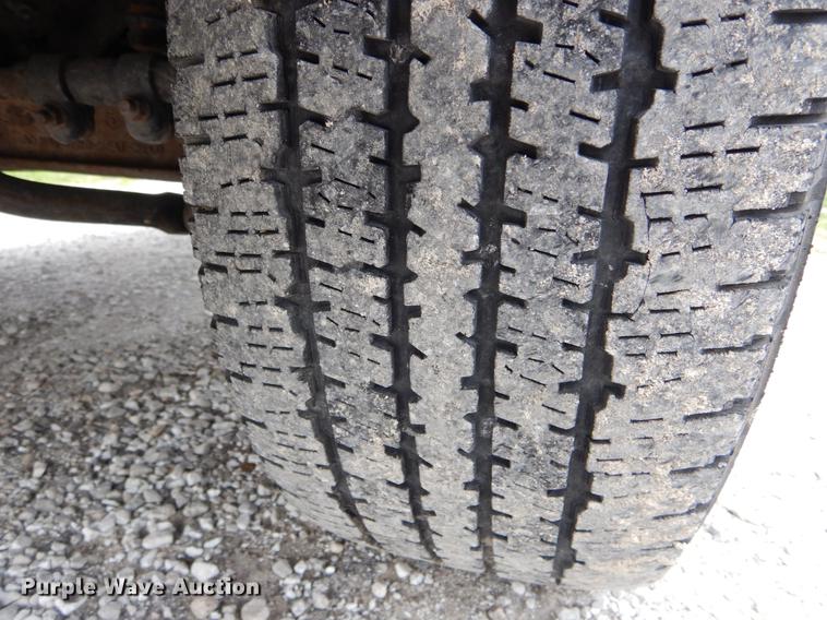 image for item DE8328 2006 Ford F350 Super Duty XL utility bed pickup truck