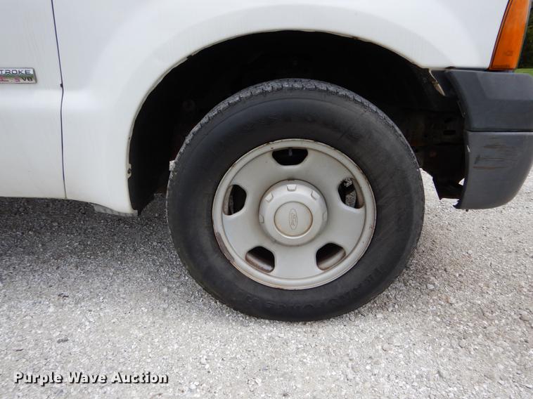 image for item DE8328 2006 Ford F350 Super Duty XL utility bed pickup truck