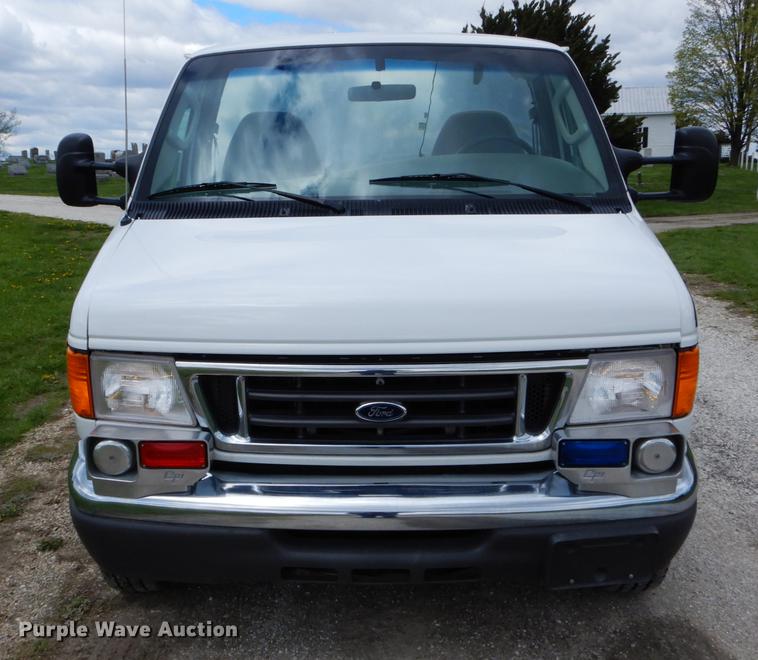 image for item DE8329 2006 Ford E450 cab and chassis