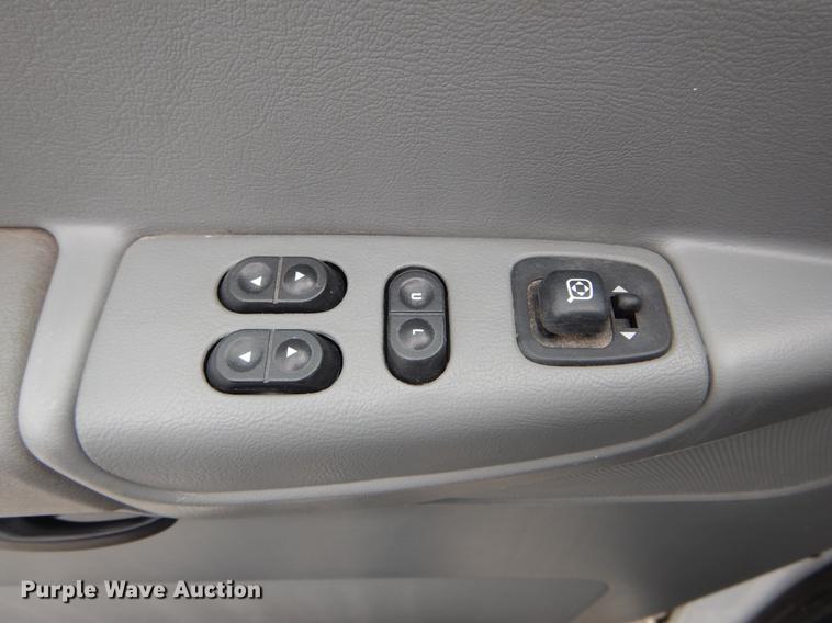 image for item DE8329 2006 Ford E450 cab and chassis