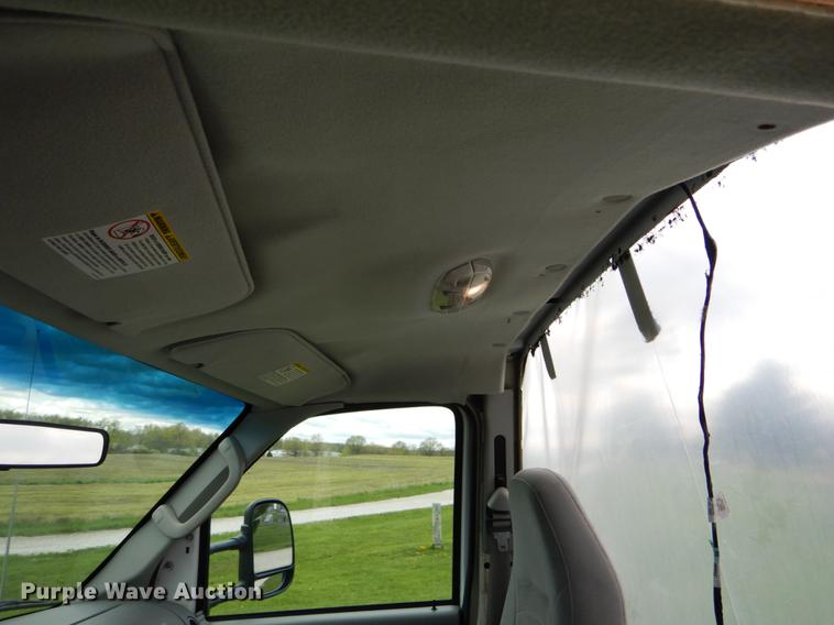 image for item DE8329 2006 Ford E450 cab and chassis