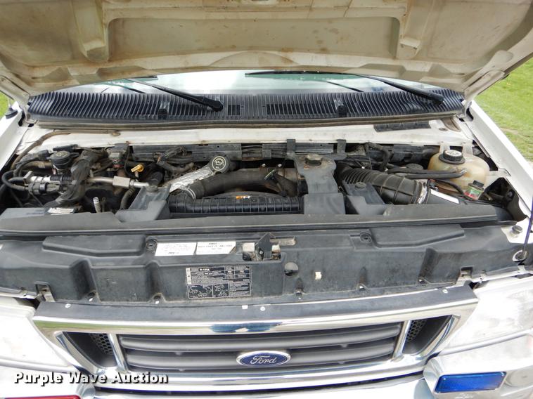 image for item DE8329 2006 Ford E450 cab and chassis