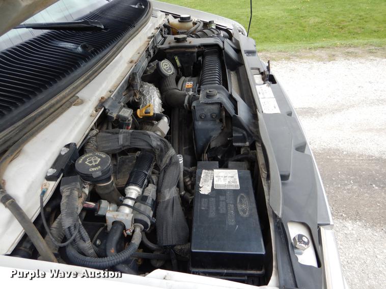 image for item DE8329 2006 Ford E450 cab and chassis