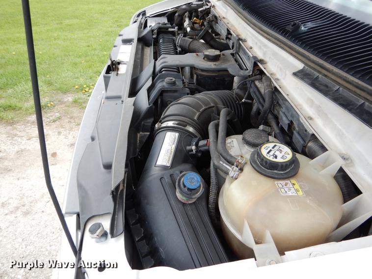 image for item DE8329 2006 Ford E450 cab and chassis