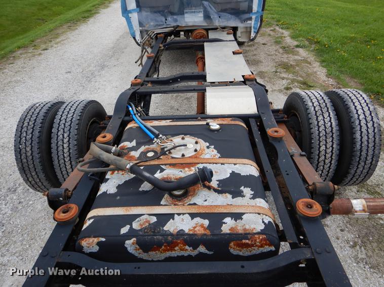 image for item DE8329 2006 Ford E450 cab and chassis