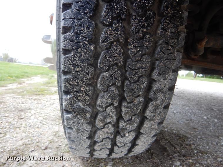 image for item DE8329 2006 Ford E450 cab and chassis