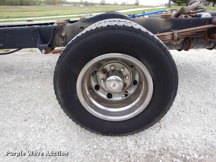 image for item DE8329 2006 Ford E450 cab and chassis