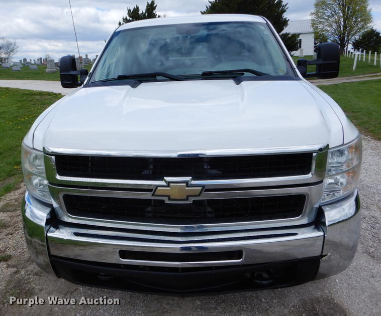image for item DE8330 2010 Chevrolet Silverado 2500HD Ext. Cab pickup truck