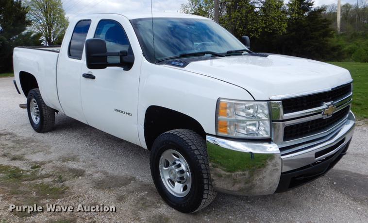 image for item DE8330 2010 Chevrolet Silverado 2500HD Ext. Cab pickup truck