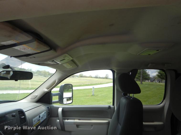 image for item DE8330 2010 Chevrolet Silverado 2500HD Ext. Cab pickup truck