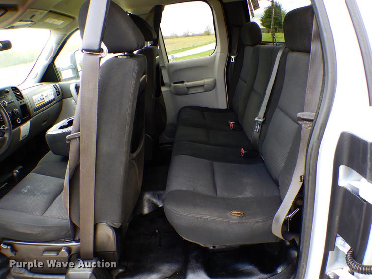 image for item DE8330 2010 Chevrolet Silverado 2500HD Ext. Cab pickup truck