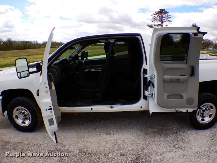 image for item DE8330 2010 Chevrolet Silverado 2500HD Ext. Cab pickup truck