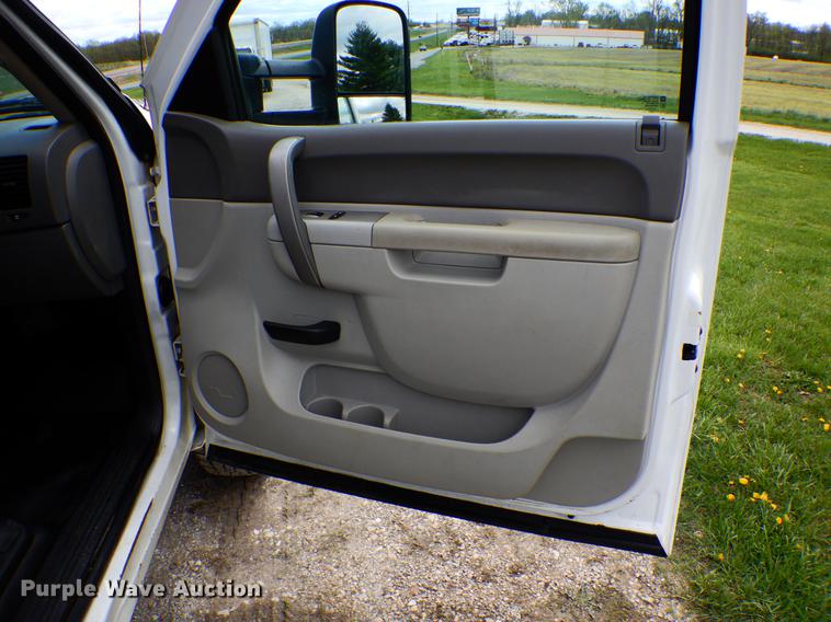 image for item DE8330 2010 Chevrolet Silverado 2500HD Ext. Cab pickup truck