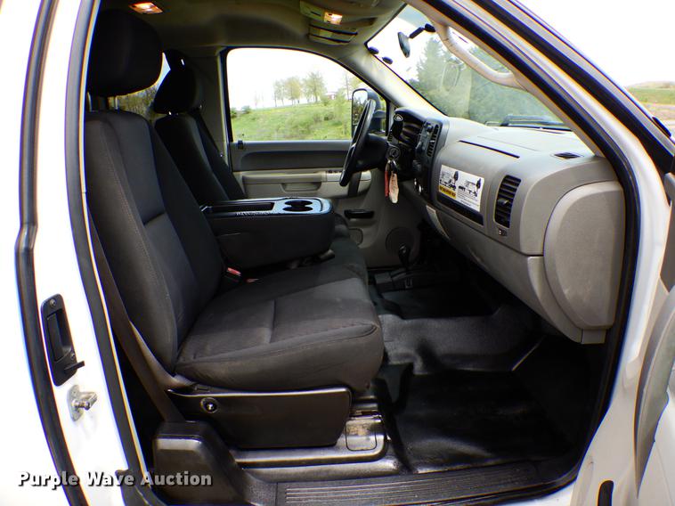 image for item DE8330 2010 Chevrolet Silverado 2500HD Ext. Cab pickup truck