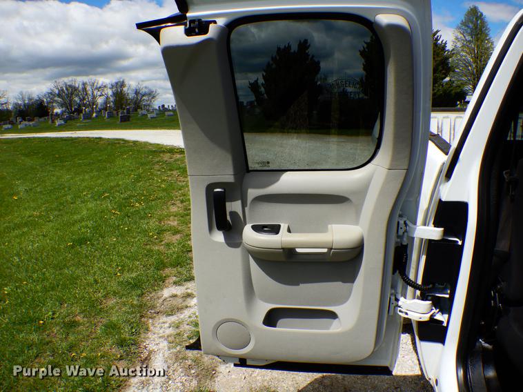image for item DE8330 2010 Chevrolet Silverado 2500HD Ext. Cab pickup truck