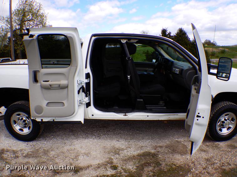 image for item DE8330 2010 Chevrolet Silverado 2500HD Ext. Cab pickup truck