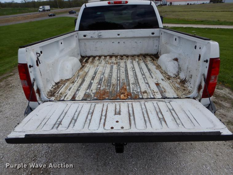 image for item DE8330 2010 Chevrolet Silverado 2500HD Ext. Cab pickup truck