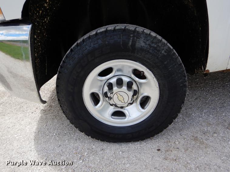 image for item DE8330 2010 Chevrolet Silverado 2500HD Ext. Cab pickup truck