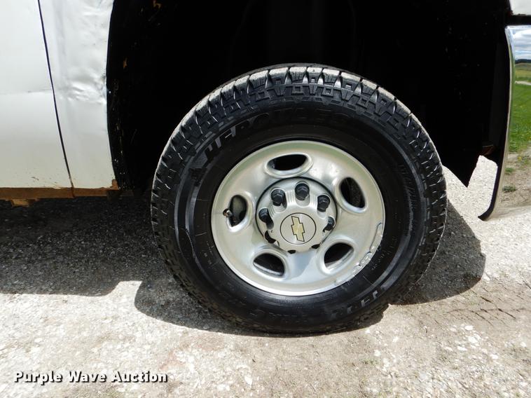 image for item DE8330 2010 Chevrolet Silverado 2500HD Ext. Cab pickup truck
