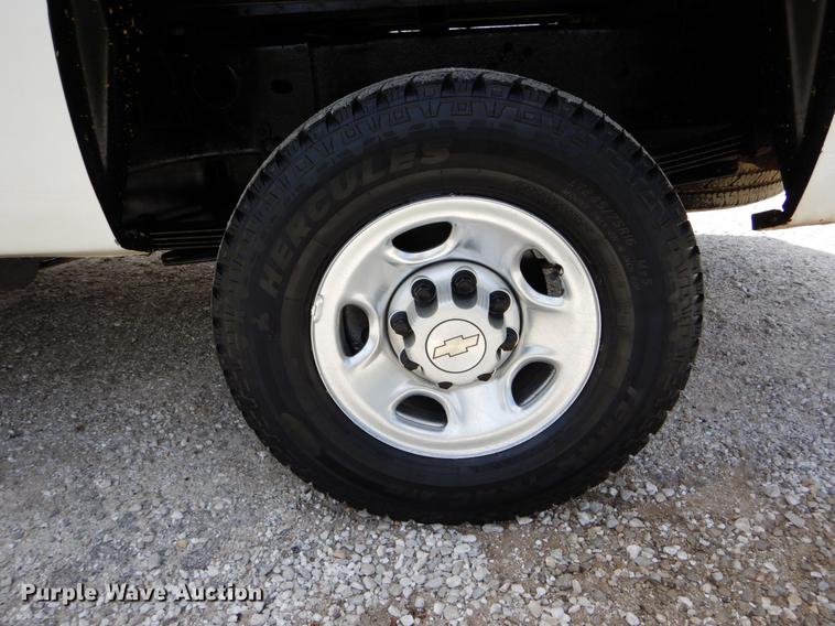 image for item DE8330 2010 Chevrolet Silverado 2500HD Ext. Cab pickup truck