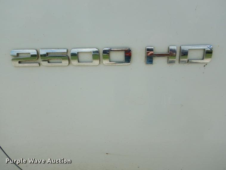 image for item DE8330 2010 Chevrolet Silverado 2500HD Ext. Cab pickup truck