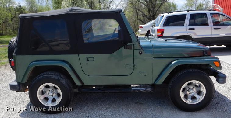 image for item DE8332 1997 Jeep Wrangler SUV