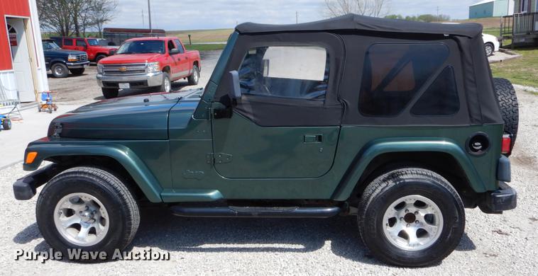 image for item DE8332 1997 Jeep Wrangler SUV