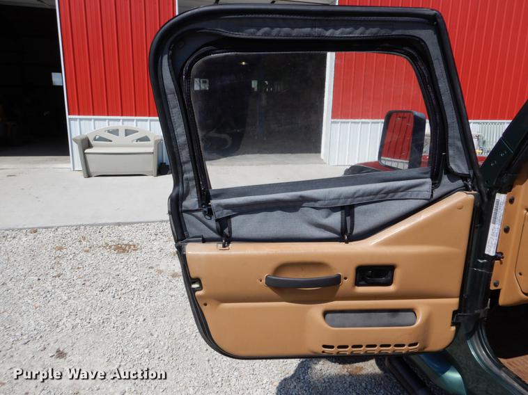 image for item DE8332 1997 Jeep Wrangler SUV